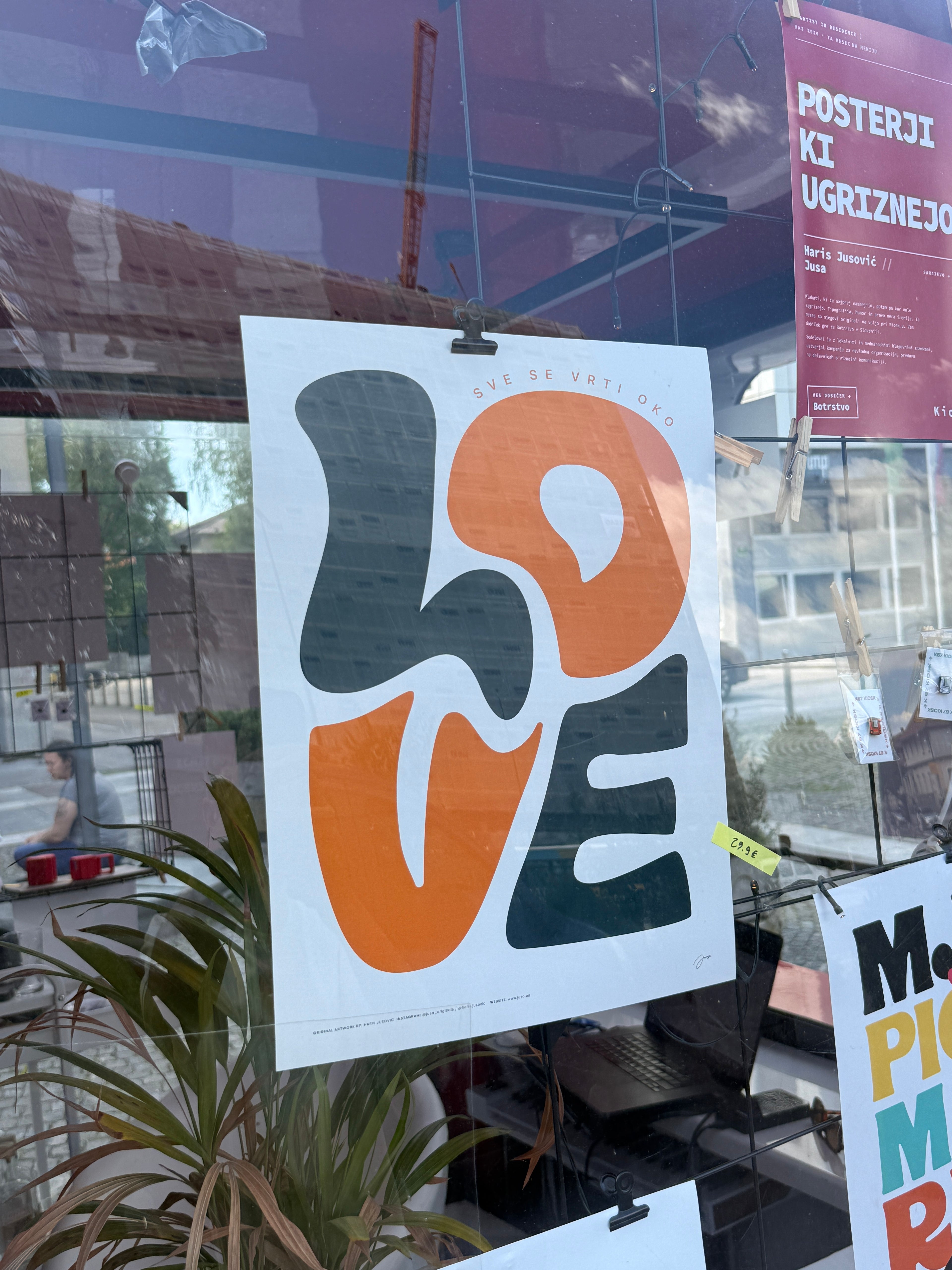 Poster – Sve se vrti oko Love